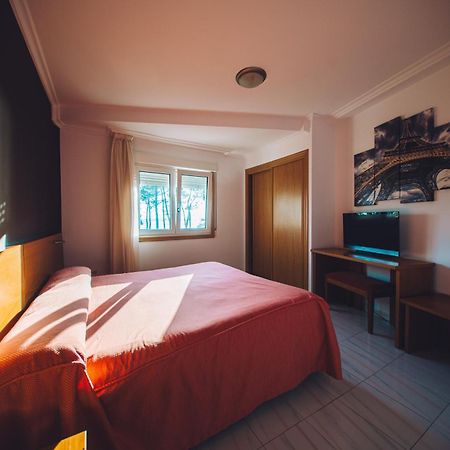 Hotel Dinajan ビラノーバ・デ・アロウサ エクステリア 写真