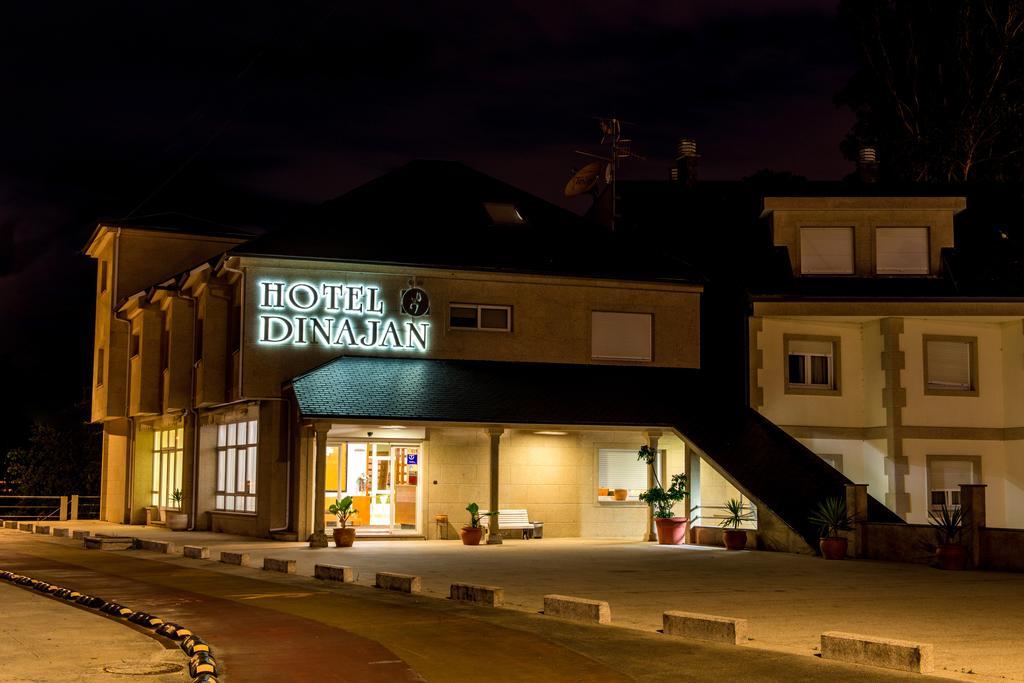 Hotel Dinajan ビラノーバ・デ・アロウサ エクステリア 写真