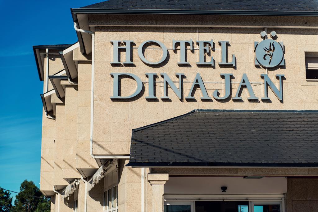 Hotel Dinajan ビラノーバ・デ・アロウサ エクステリア 写真